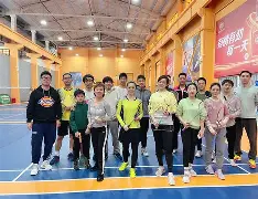 羽毛球赛场再起风云：南城鲨队队守住胜果漠南独角兽队，脚步移动更到位二次进攻频频奏效